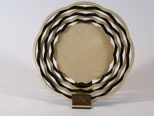  This 6 3/4" diameter basket is made with alternating light and dark stained rings that create a beautiful, patterned accent decor. What a wonderful and unique gift for someone who appreciates the craftsmanship and time to create this beautiful wall art. 